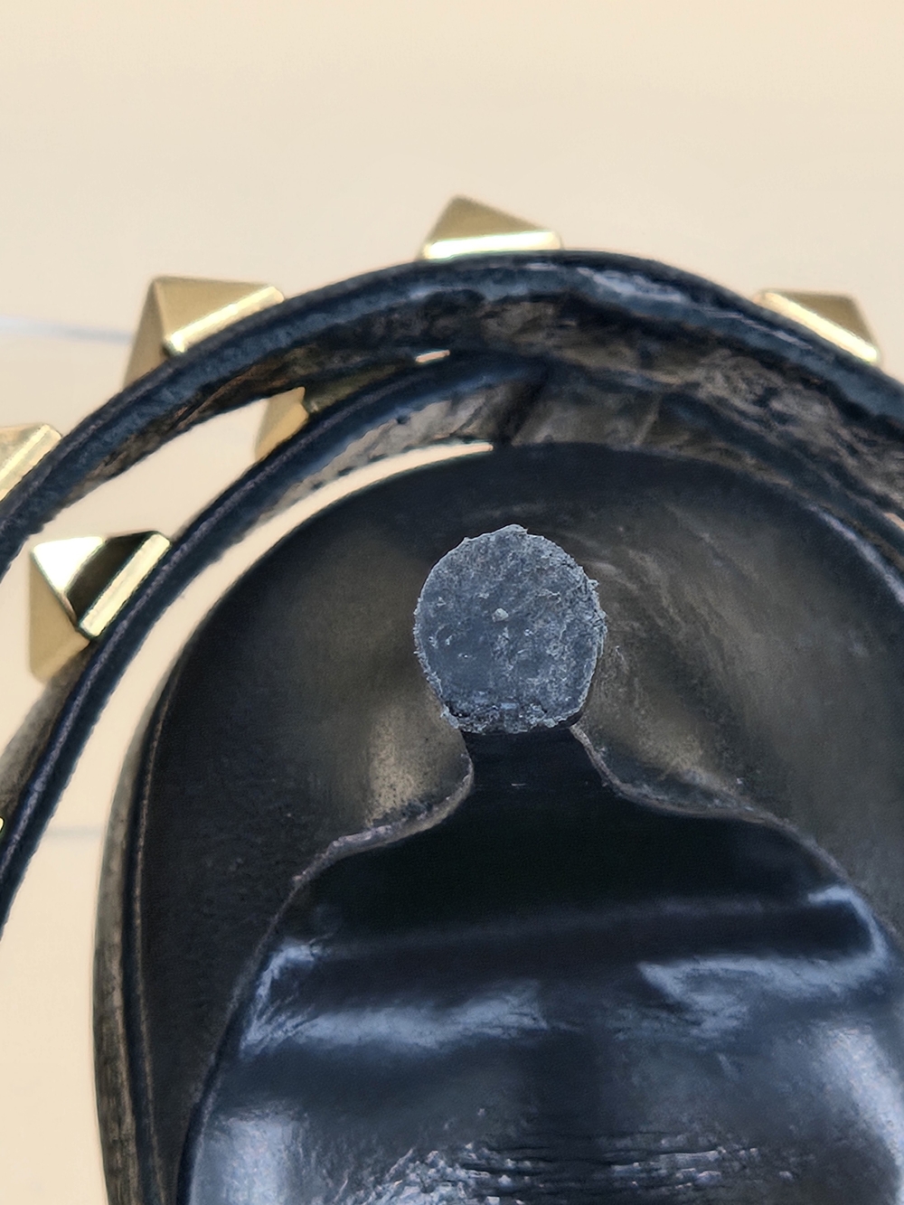 Valentino Garavani Rockstud Cutout Black Leather T-Strap Stilettos Size 6.5 - Picture 10 of 16